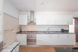 Rumah, akses difabel, Boleh Merokok | 4 kamar tidur