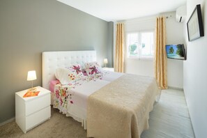 House, Accessible | 3 bedrooms - 3 Bedroom Beachfront Apartment La Cala de Mijas (Mijas)