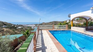 A swimming pool with a view of the sea and hills. - Cortijo Tom Cortijo Tom Solset (Torrox)
