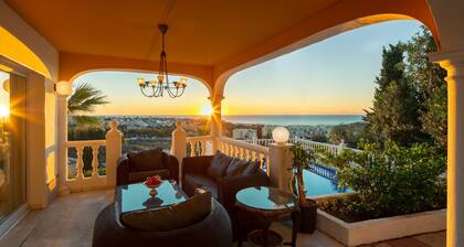 Large Luxury Family Villa 500m From Beach