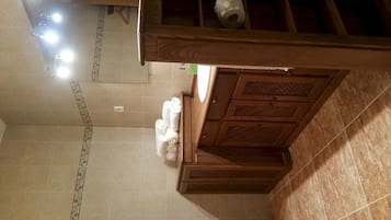 Apartment | 4 bedrooms, Internet