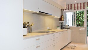 Villa | 4 bedrooms - Holiday Villa With Lovely Pool Area 300m From the Beach in Atalaya Playa (Estepona)