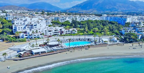 Amazing Beachfront Villa Heated Pool Marbella