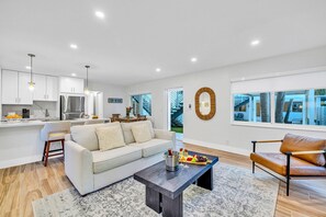 Apartment | 1 bedroom - Beach Condo King Bed Lush Patio w BBQ Birch Key One (Fort Lauderdale)