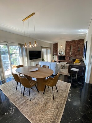 House | 4 bedrooms, desk - Spacious Glyfada Golf 4BR -near Beach Shops (Glyfada)
