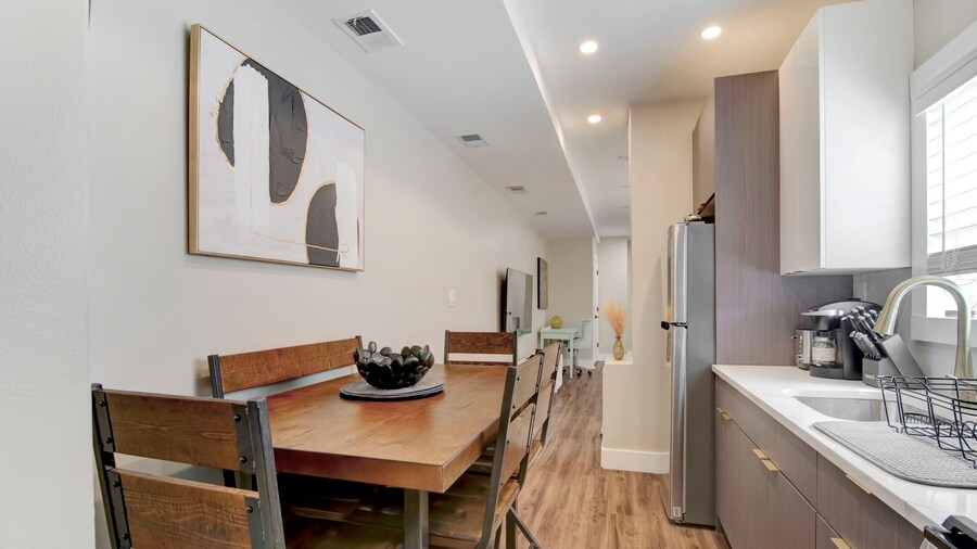 Comfy Bright Peaceful 1BR - Minutes to NYC