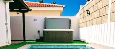 House, Smoking | 3 bedrooms