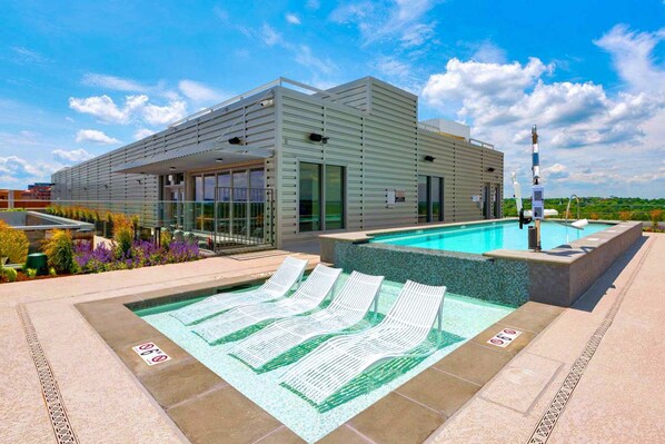 Apartment | 2 bedrooms - Prime Metro Proximity Condo at Clarendon (Arlington)