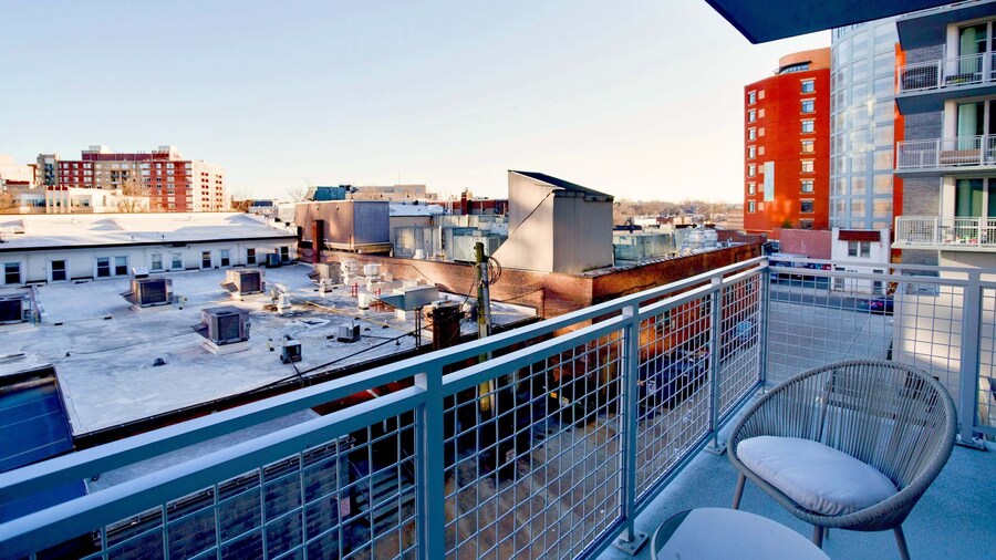 Prime Metro Proximity Condo at Clarendon