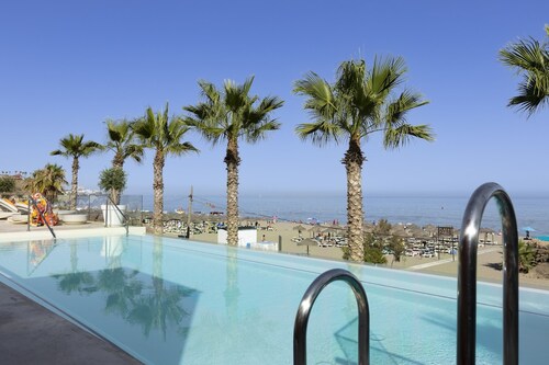 Stylish Luxury Suite With Terrace in Higueron