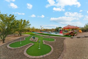 Mini-golf