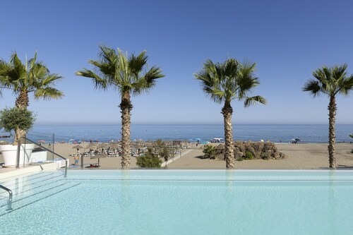 Stunning Seafront Apartment in Carvajal Beach