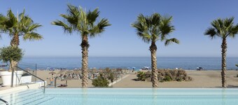 Stunning Seafront Apartment in Carvajal Beach