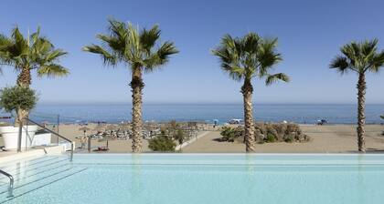 Stunning Seafront Apartment in Carvajal Beach