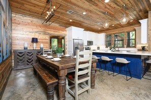 บ้านพัก | 5 ห้องนอน