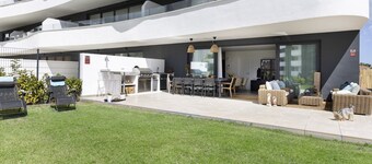 Luxury Apartment With Garden in Higueron