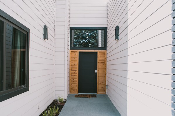 4 bedrooms - Misha: 6443 Redpine Road, Dallas (Dallas)