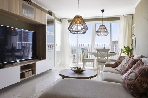 Central Apartment With Seaview Terrace and Pool