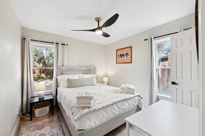 House | 4 bedrooms - Misha: 434 Marilu Street, Richardson (Richardson)