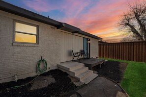 House | 4 bedrooms - Misha: 434 Marilu Street, Richardson (Richardson)