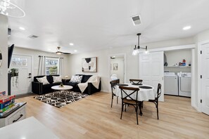 4 bedrooms - Misha: 434 Marilu Street, Richardson (Richardson)