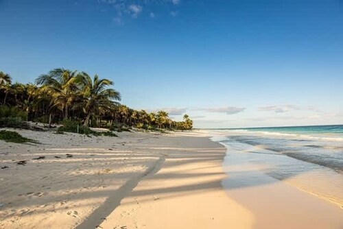 Beautiful 5 BR Beachfront Villa