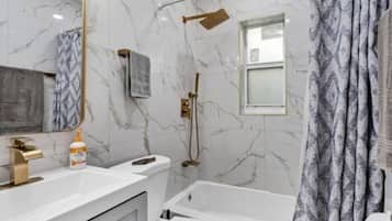Apartment | Bathroom