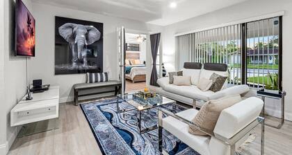 Tropical Getaway Heated Pool Patio Retreat