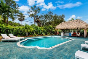 House | 2 bedrooms - Eccentric Home With Pool Tiki hut Outdoor Kitchen (Pompano Beach)