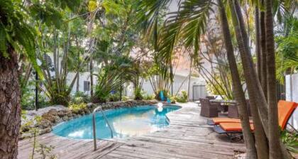 1720 Wa Kee 2A Luxurious 4BR 3BA Retreat in Coconut Grove w Pool