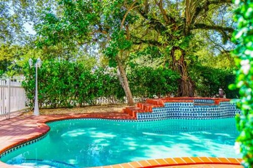 2710 Heated Pool 7 Beds 5 Baths Sleep 15 Park 4 Car