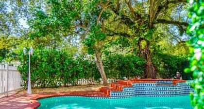 2710 Heated Pool 7 Beds 5 Baths Sleep 15 Park 4 Car