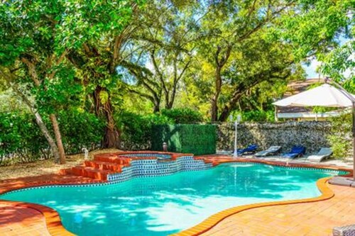 2710 Heated Pool 7 Beds 5 Baths Sleep 15 Park 4 Car