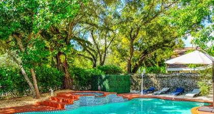 2710 Heated Pool 7 Beds 5 Baths Sleep 15 Park 4 Car