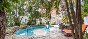 Pool Parking 2 Bedroom Retreat Sleeps 5