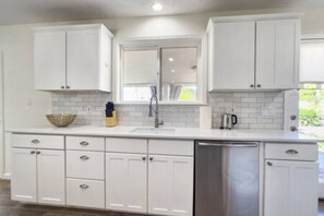 House | 3 bedrooms - 1710 N Sunset Pool 5 Beds Parking Wifi Full Patio Foosball (Tempe)