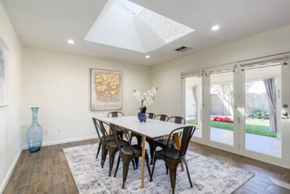 House | 3 bedrooms - 1710 N Sunset Pool 5 Beds Parking Wifi Full Patio Foosball (Tempe)