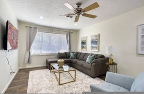 House | 3 bedrooms - 1710 N Sunset Pool 5 Beds Parking Wifi Full Patio Foosball (Tempe)