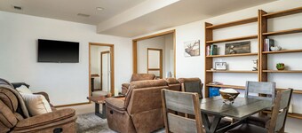 Mountain View Apartment Near Downtown Hiking