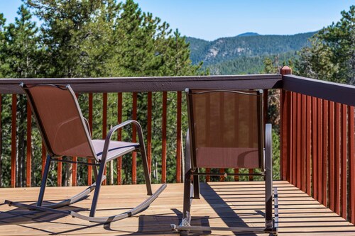 Mountain View Apartment Near Downtown Hiking