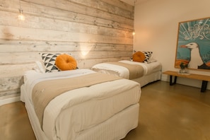 House | 3 bedrooms - Aquabelle Two - Beach Views for 6 (Melbourne)