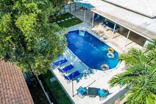 600 SW 31st Ave Pool Patio 4 Queen Beds Sleep 8 Parking