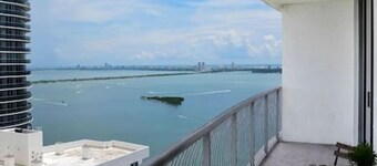 Waterfront 1BR w Bay Views Balcony Full Kitchen