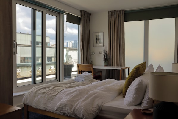 2 habitaciones, tabla de planchar con plancha, wifi y ropa de cama