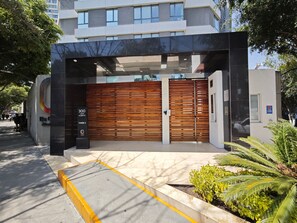 House, Accessible | 1 bedroom - Stunning Hi-rise Pool-jacuzzi gym HS Wi-fi (Mexico City)
