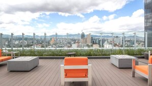 A rooftop terrace with seating and a city view. - Alluring Views Luxuriously Appointed in Polanco (Mexico City)
