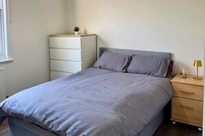 2 室のベッドルーム、WiFi (無料)、ベッドシーツ