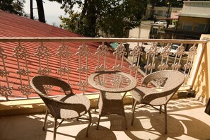 Studio with Balcony | Balcony - Bliss & Co Manor Mussoorie (Mussoorie)