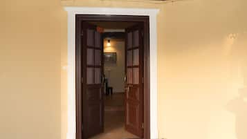 Junior King | Desk, laptop workspace, rollaway beds, free WiFi