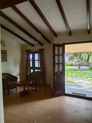 King Suite | Living area | 14-inch flat-screen TV with satellite channels - Bliss & Co Manor Mussoorie (Mussoorie)